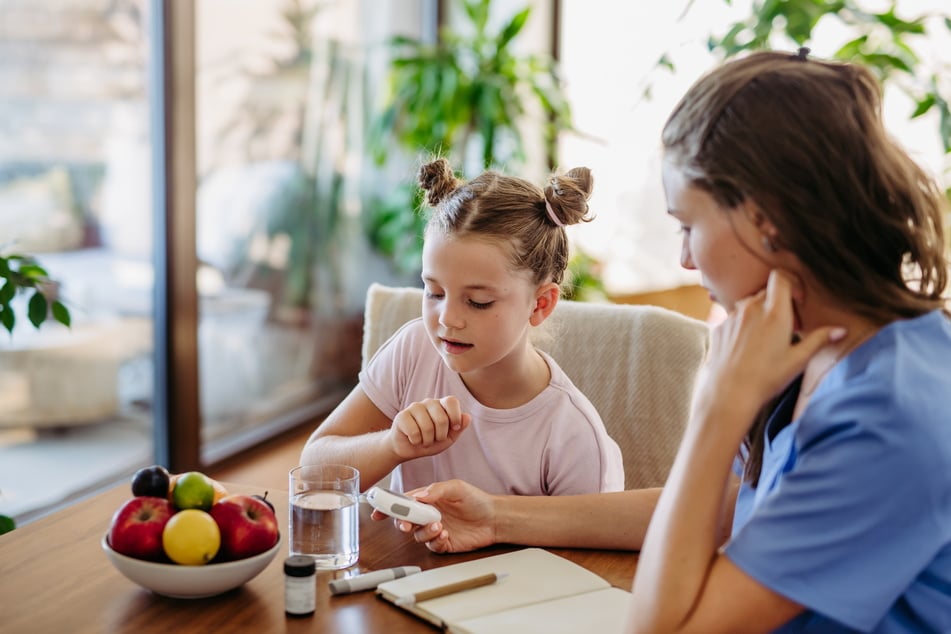 Wenn Kinder Diabetes haben, stellt das die ganze Familie vor eine große Herausforderung. Auch von Kindergarten und Schule braucht es Unterstützung.