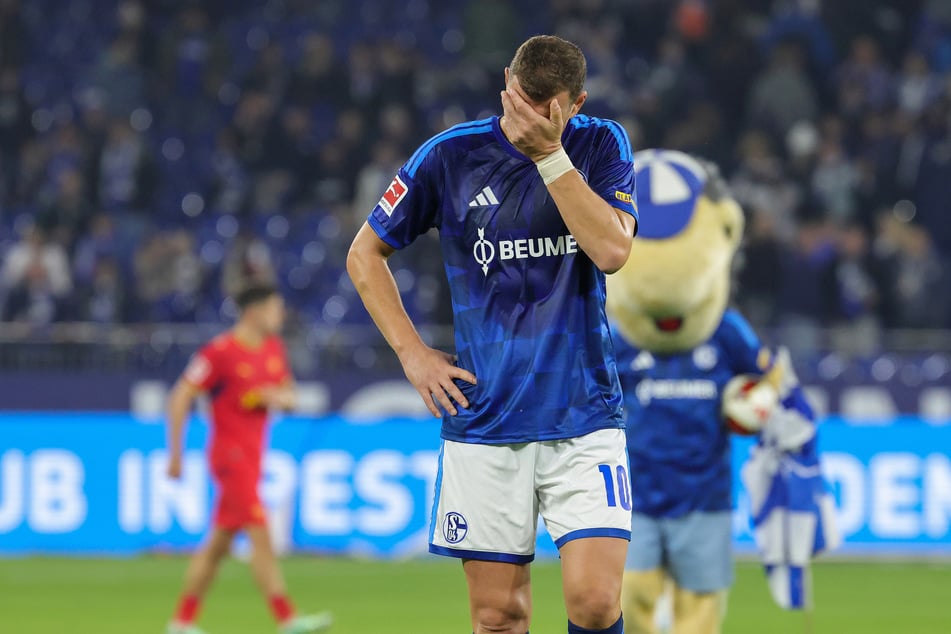 Edin Dzeko (40) wartet noch immer auf sein erstes Saisontor für Schalke.