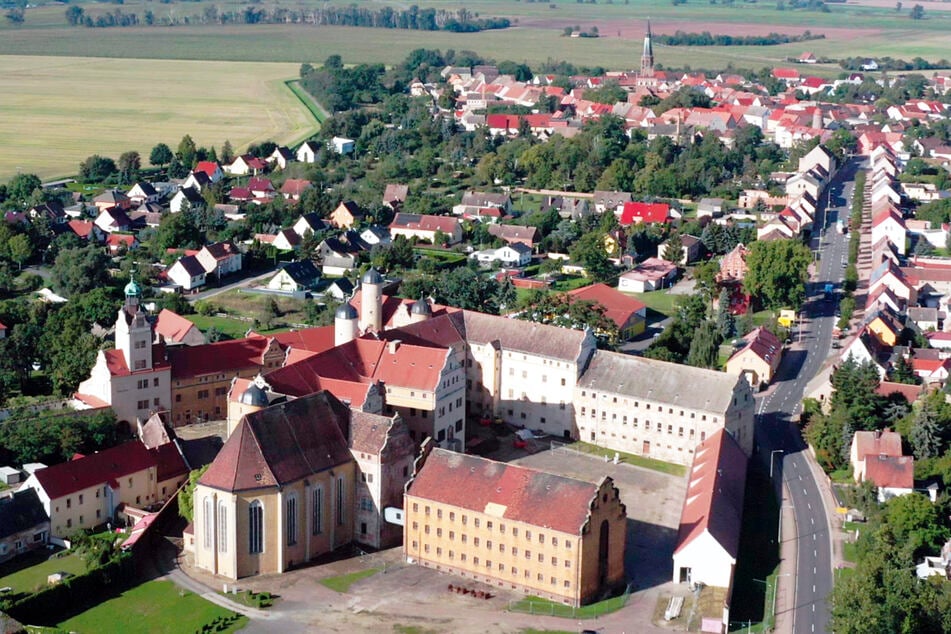 Eine Gedenkstätte erinnert noch heute an die Gräueltaten im KZ Lichtenburg bei Prettin.