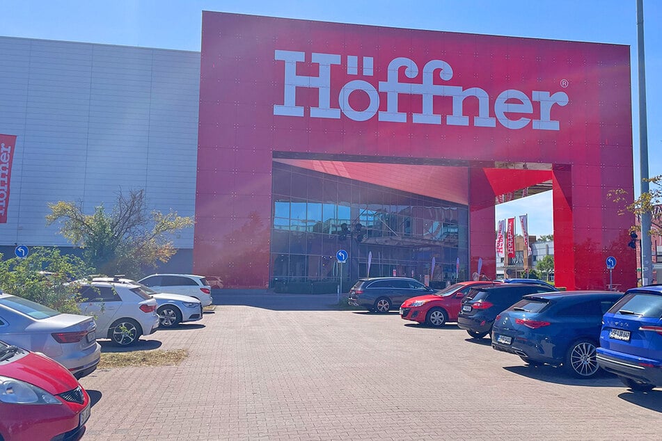 Kunden rennen schnell zu Höffner, bevor diese Aktion vorbei ist