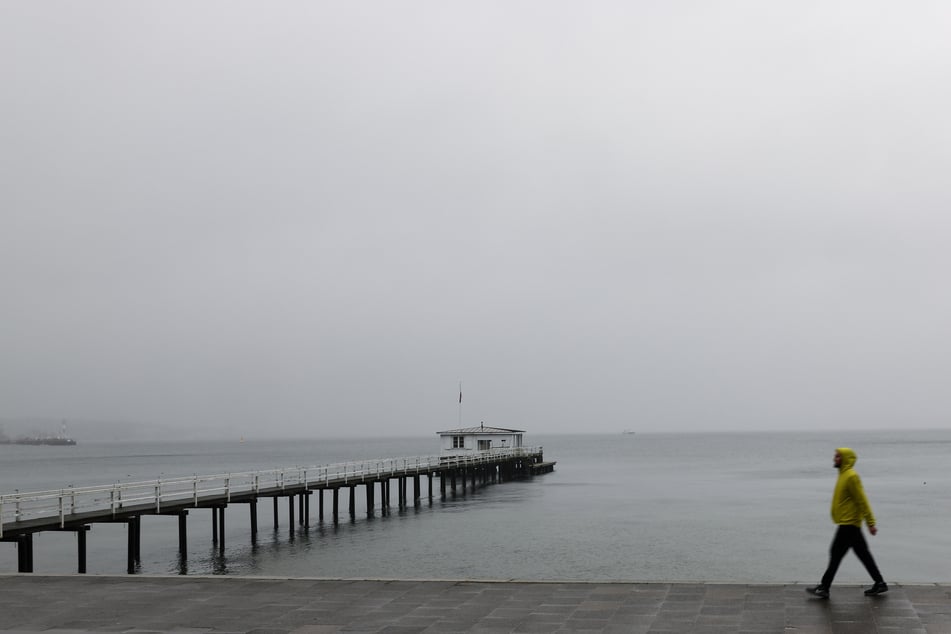Auf eins können sich die Menschen im Norden einstellen: Das Wetter an Himmelfahrt bleibt wechselhaft. (Symbolbild)