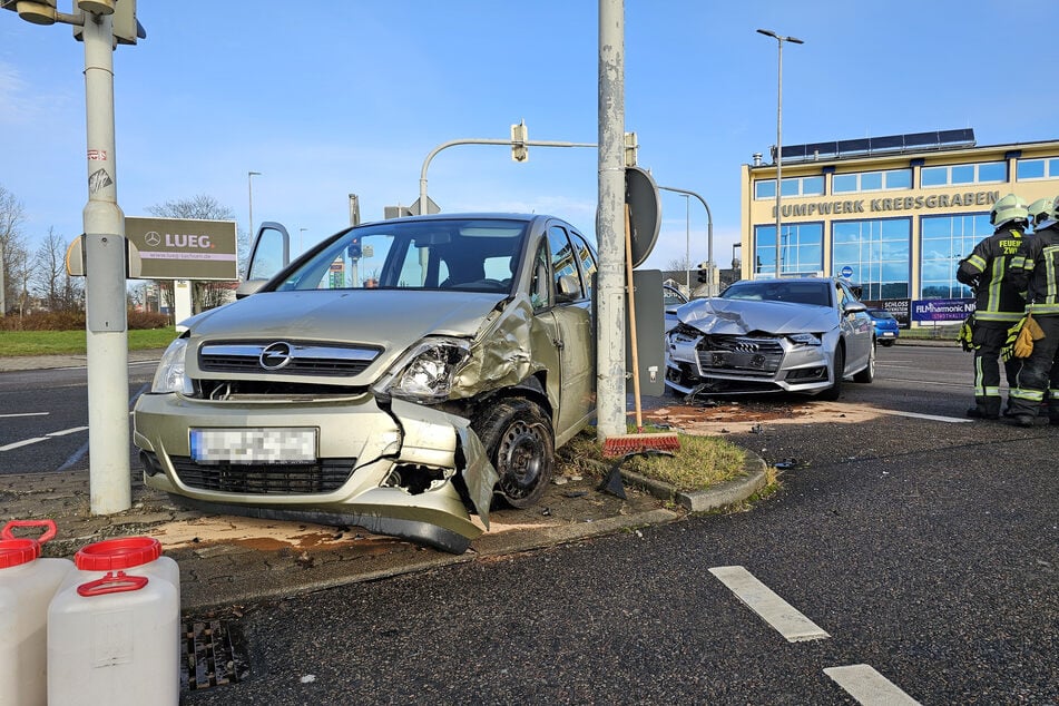 An einer Ampelkreuzung in Zwickau kam es am Mittwoch zu dem Unfall.