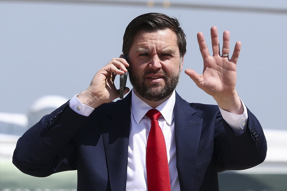 US-Vizepräsident JD Vance (40) hat dem Bundeskanzler Friedrich Merz (69, CDU) zu seinem neuen Amt gratuliert.