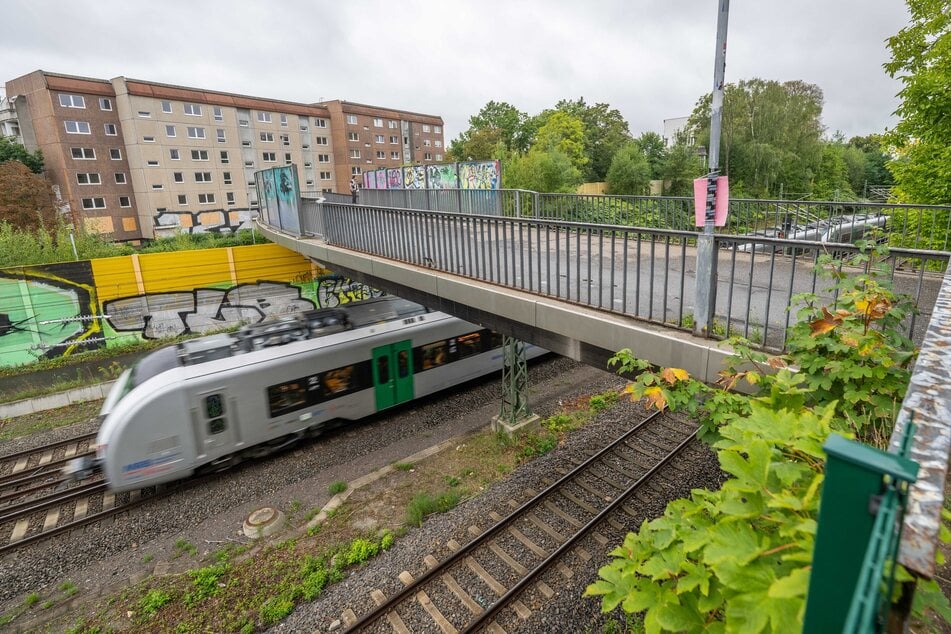 Diese Fußgängerbrücke gehört bald der Vergangenheit an.