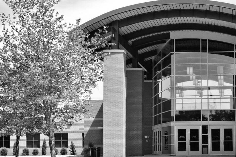 Vom Schuldienst an der Roswell High School im US-Bundesstaat Georgia wurde die Frau suspendiert.