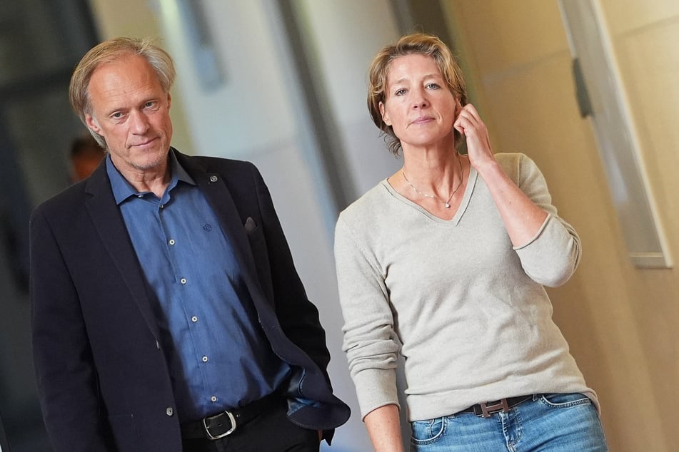 Christina Block (52) mit ihrem Lebensgefährten und Mitangeklagten Gerhard Delling (66) am 41. Verhandlungstag im Landgericht Hamburg.