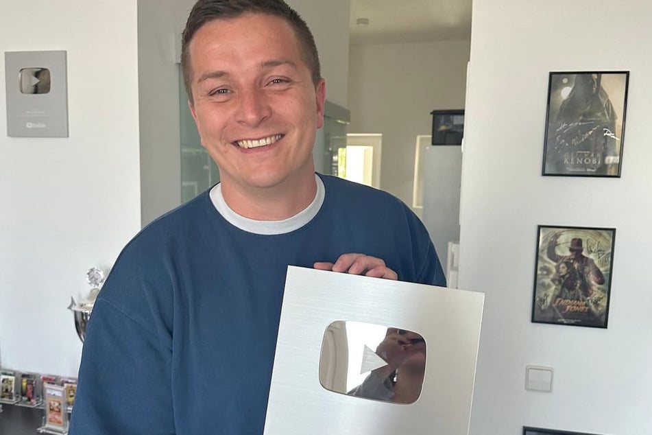 Für seine YouTube-Erfolge wurde Aaron bereits mehrfach mit Auszeichnungen für Abonnenten- und Like-Zahlen geehrt.