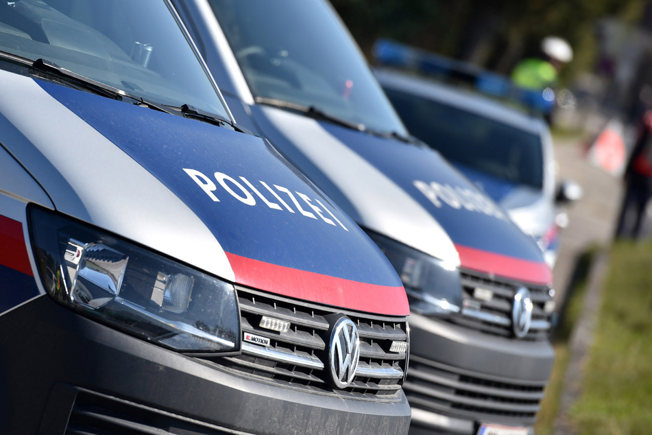 Die Polizei rückte erneut mit mehreren Einsatzkräften an. (Symbolbild)