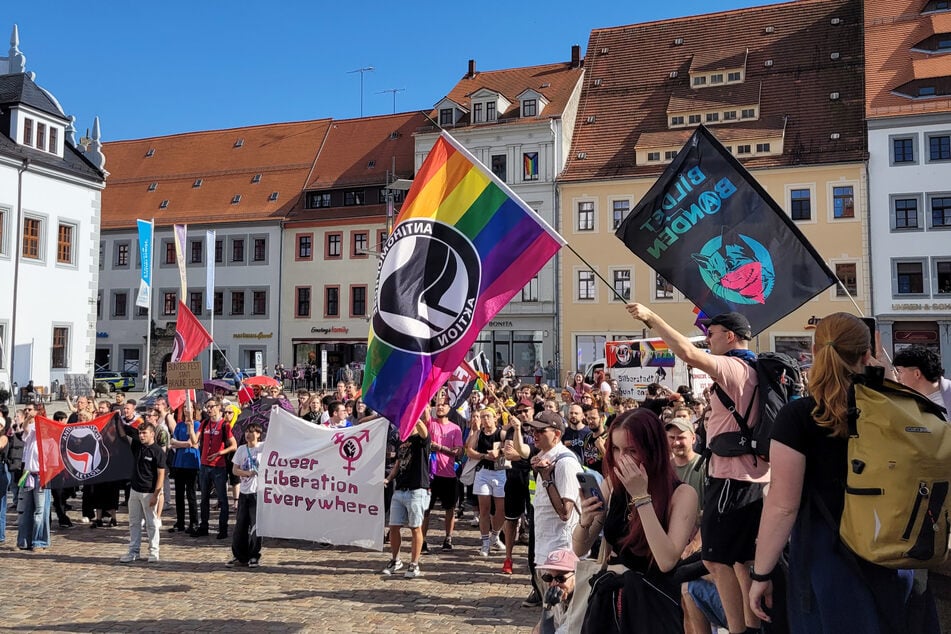 Die Polizei ermittelt nach mehreren Stör-Aktionen auf dem CSD in Freiberg. (Archivbild)