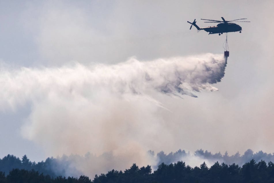 Doch kein Regen: Brand in der Müritz lodert weiter, Urlauber sollen Region meiden