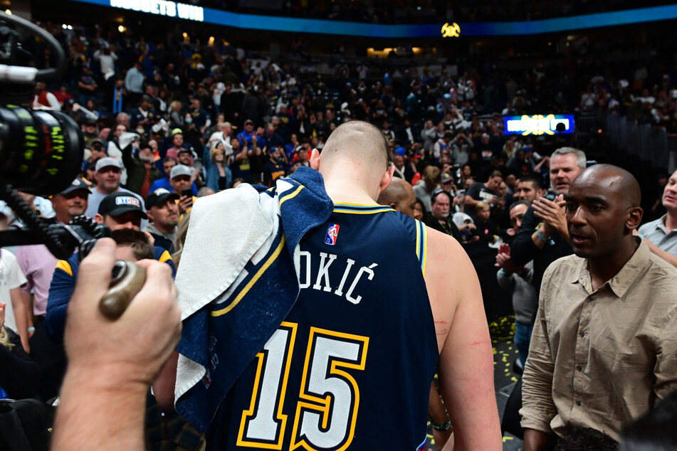 Nikola Jokić racked up 37 points as the Nuggets fought back against the Warriors.