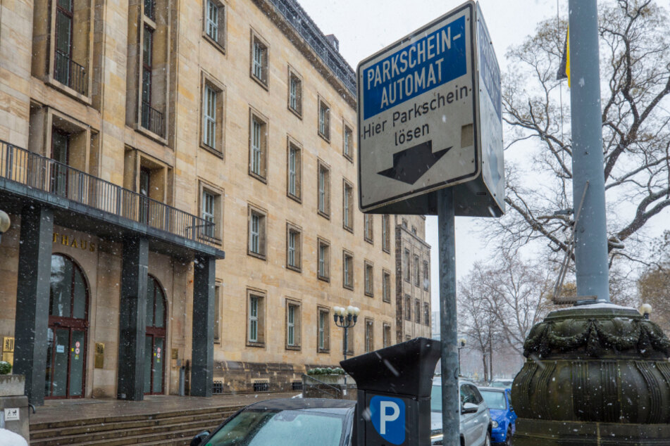 Jährlich steigend, sollen sich die Parkgebühren von aktuell 1,50 Euro pro Stunde auf 2,10 Euro, dann 2,40 Euro und 2023 auf 2,70 Euro erhöhen.