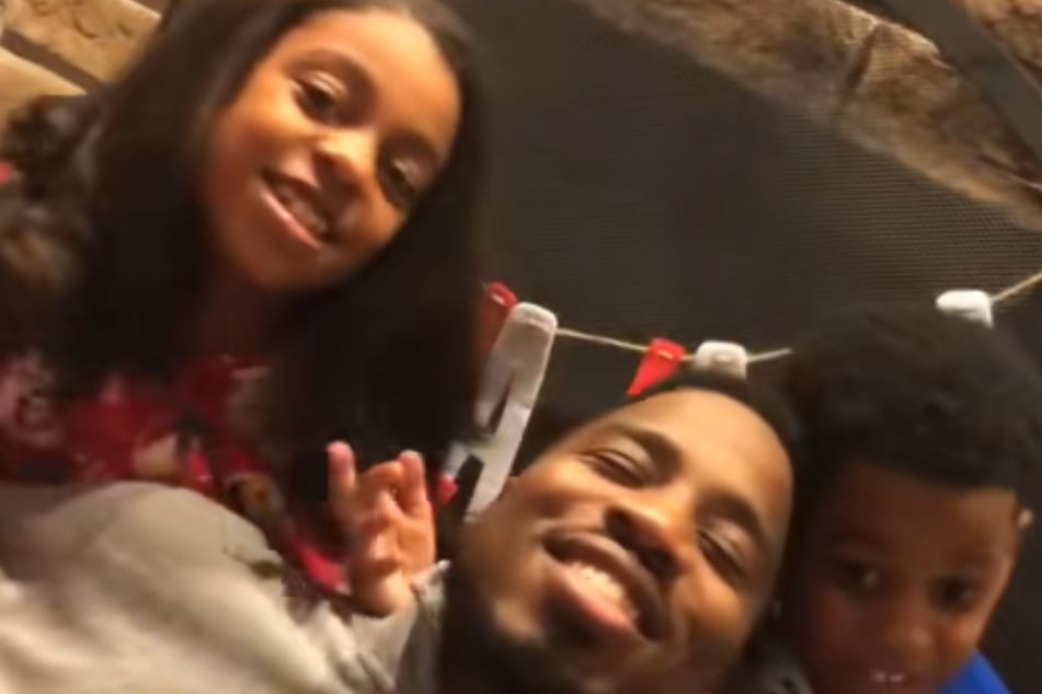 Weihnachten 2018 alberte Ray McCarter noch mit seinen Kindern herum.