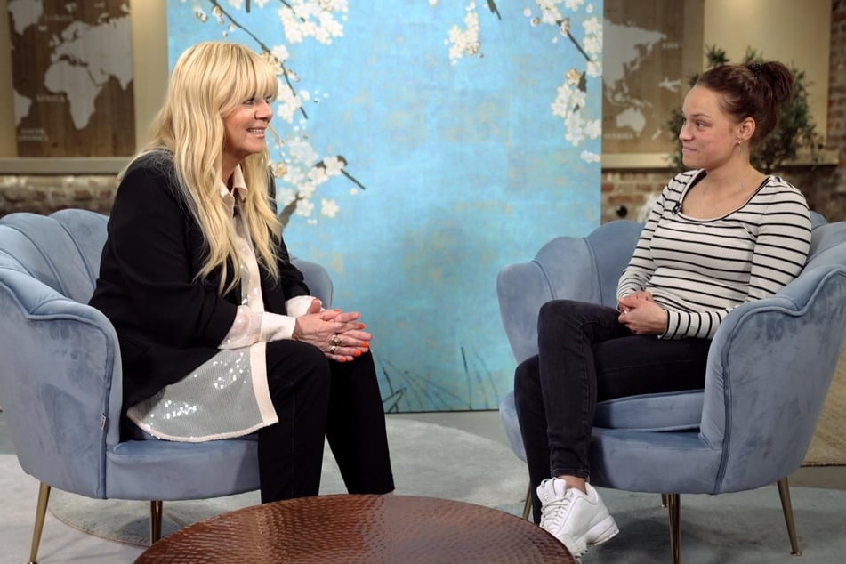 Julia Leischik (55, l.) gibt die Suche nicht auf.