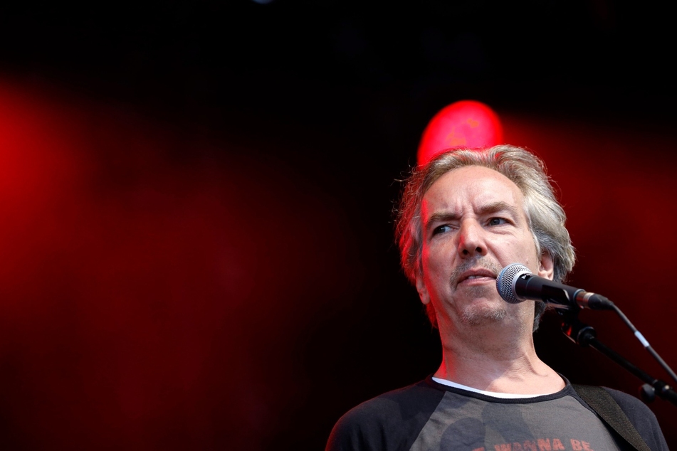 Olli Schulz (47) bei einem Open-Air-Konzert in Bonn.