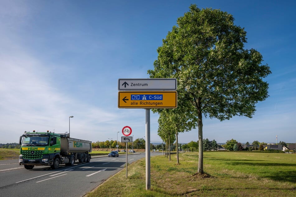 Für die Strecke zwischen der Augustusburger Straße bis zum Anschluss an die Frankenberger Straße läuft das Planfeststellungsverfahren bei der Landesdirektion Chemnitz.