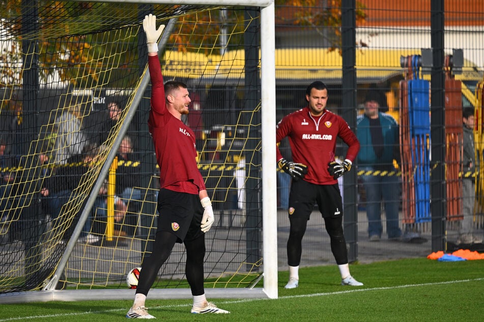 Lennart Grill (l.) hat aktuell das Anrecht auf den Stammplatz im Dynamo-Tor. Tim Schreiber (26, r.) muss sich weiterhin anbieten.