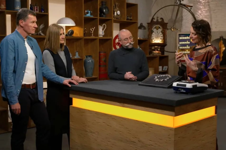 Petra und Stefan aus Stuttgart wollen bei "Bares für Rares" ein Erbstück des Großvaters unter den Hammer bringen.
