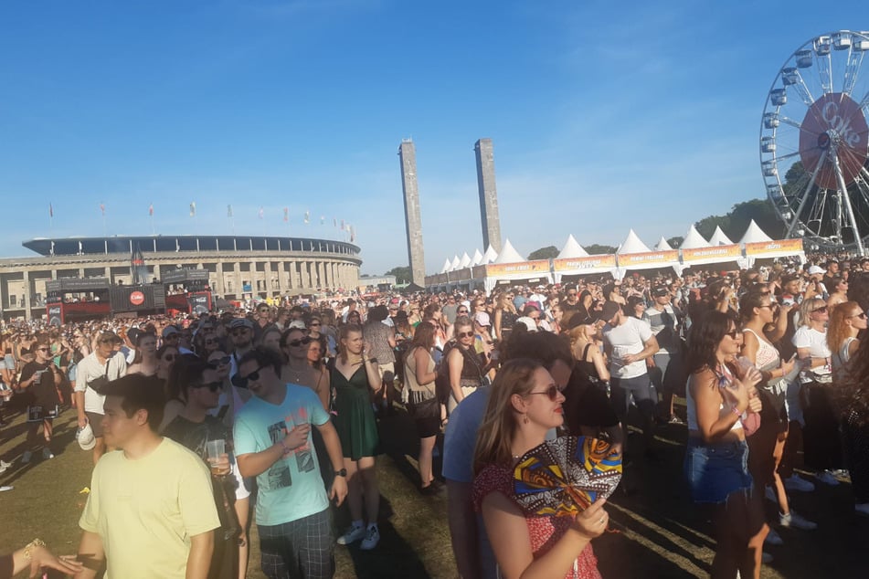 Das Olympiastadion spendet genug Schatten. Auf dem Maifeld knallt die Sonne aber ganz schön.