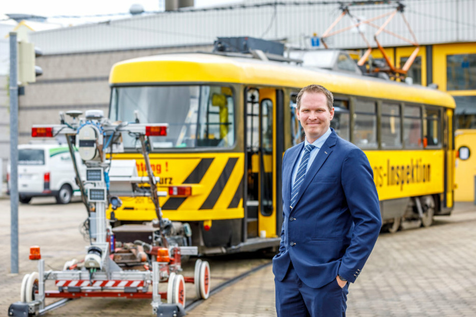 Frederic Deutzer (36) hat die Mess-Lore seiner Firma persönlich vorbeigebracht.