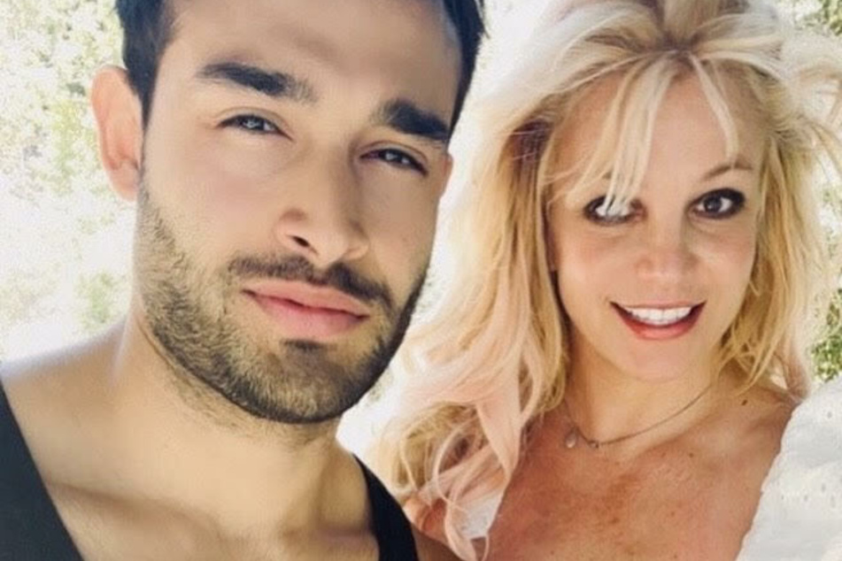 Britney Spears (r) took to Instagram on Wednesday to publicly thank her boyfriend Sam Asghari (l) for supporting her.