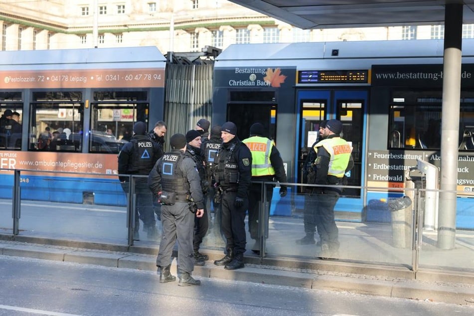 Ein Großaufgebot der Polizei war am Hauptbahnhof im Einsatz, nachdem dort Schüsse mindestens ein Schuss gefallen ist.