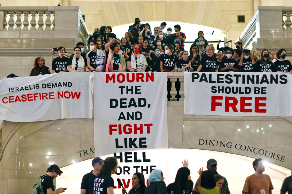 Hundreds of mostly Jewish New Yorkers took over Grand Central station to protest Israel's war on Gaza and demand a ceasefire.