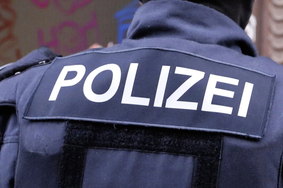Zwei Polizisten sind in Freiberg bei einem Einsatz leicht verletzt worden. (Symbolbild)