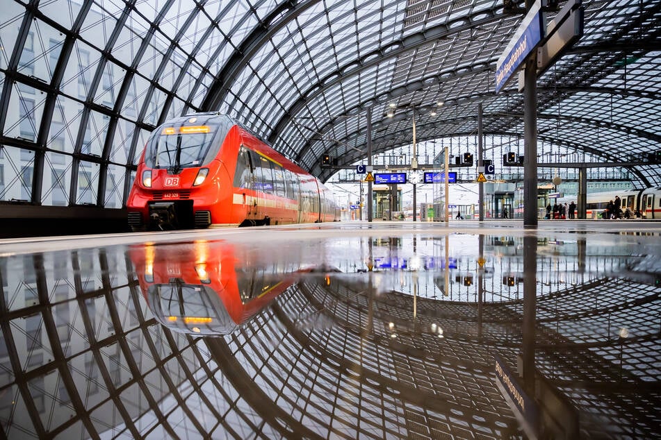 Statt 63 Euro wie bisher kostet es vom 1. Januar 2027 an 66,80 Euro.