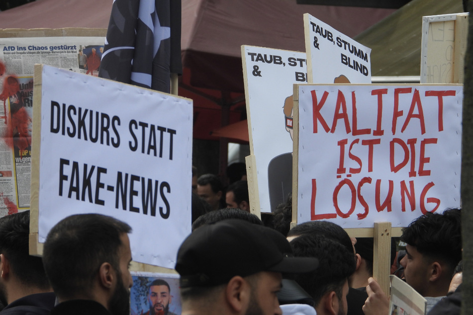 Zahlreiche Demo-Teilnehmer forderten ein Kalifat.