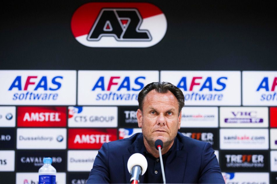 Sorgenfalten bei AZ-Generaldirektor Robert Eenhorn (52): Alkmaar fehlen coronabedingt gleich 13 Spieler vor dem Duell mit dem SSC Neapel! (Archivbild)