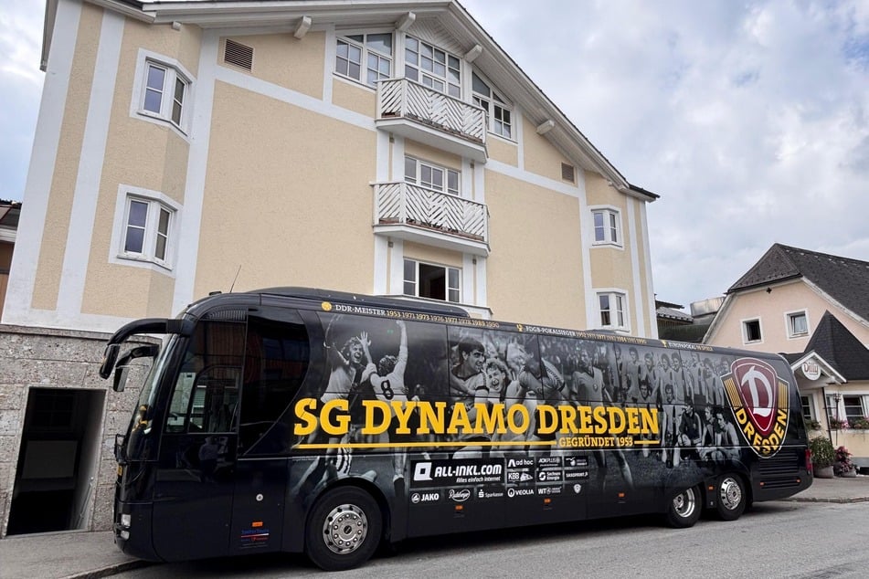 Der Bus steht bereit, um die Mannschaft wieder nach Dresden zu bringen.