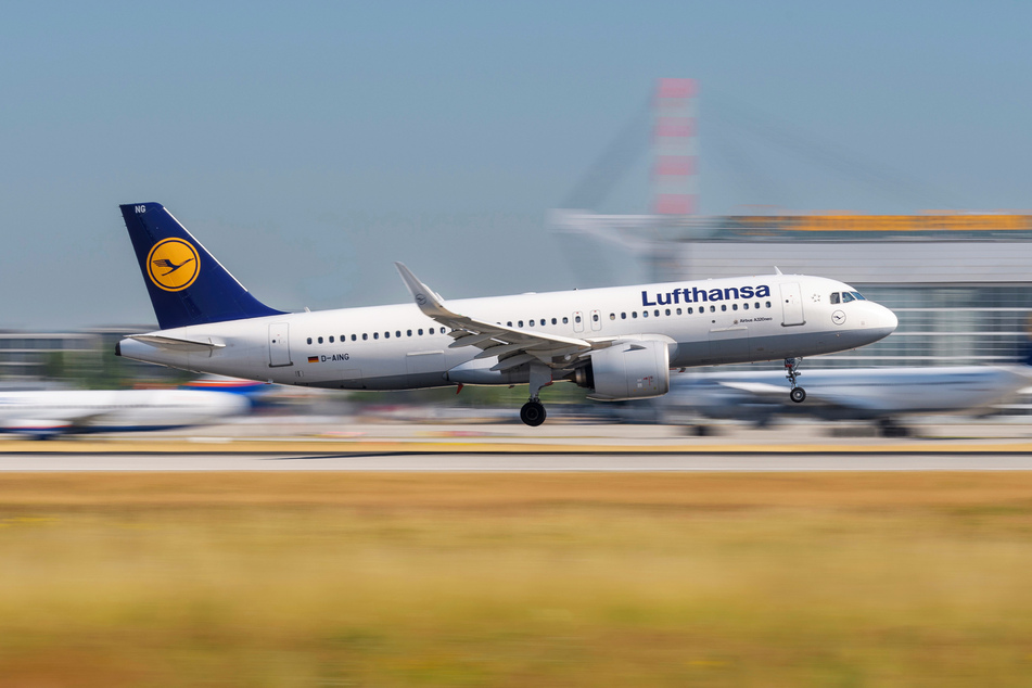Etwa in den A320-Fliegern der Lufthansa gibt es bald schon einen besonderen Service kostenfrei.