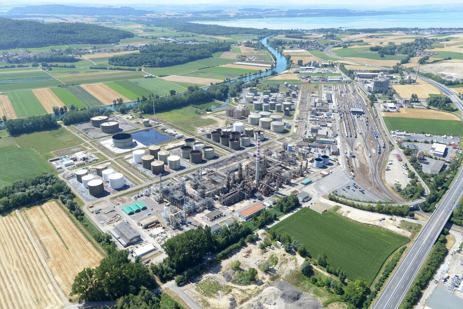 Die Öl-Raffinerie von VARO Energy Direct steht in Cham, Schweiz.