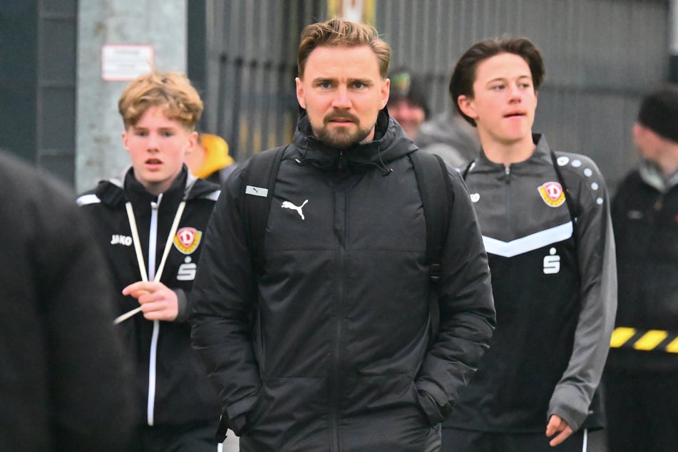 Am Dienstag tauchte Marcel Schmelzer (38, M.) im Rahmen des öffentlichen Trainings bei Dynamo Dresden auf.