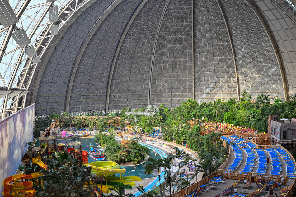 Das Tropical Islands ist Europas größtes tropisches Resort und befindet sich etwa 60 Kilometer südlich von Berlin.