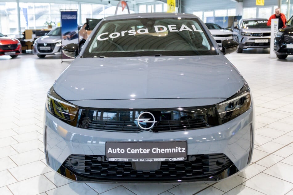 Für diesen Opel zahlt Ihr im Monat fast so viel wie für ein Deutschland-Ticket