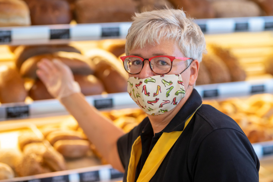 Hofft mit Bußgeld auf ein Ende der Masken-Debatten: Bäckerei-Verkäuferin Ute Grihm (59).