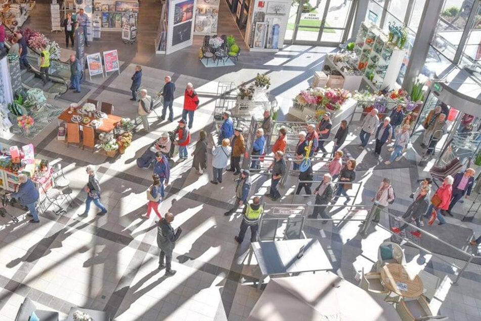 XXXLutz rechnet mit Andrang! Grund sind diese Angebote am Sonntag (3.5.)