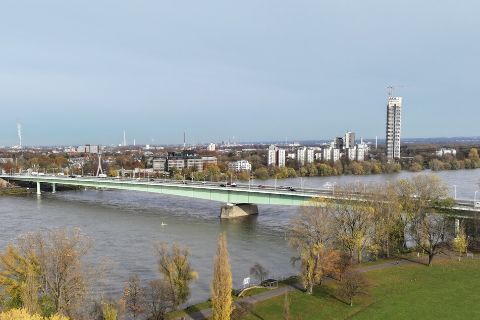 Die Zoobrücke gilt als eine der wichtigsten Verkehrsadern von Köln.