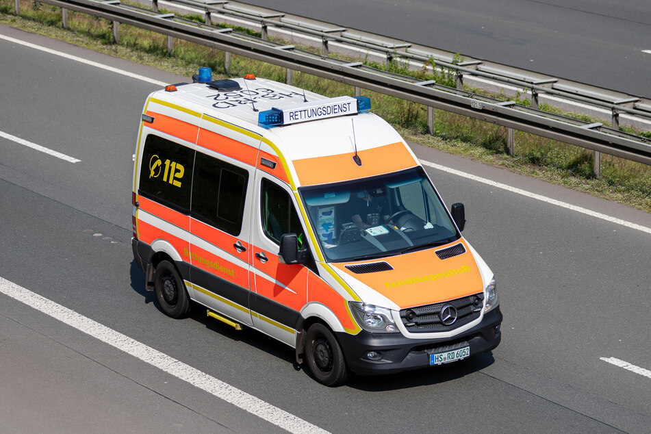 Am Mittwoch verstarb ein Transporterfahrer auf der A14 nahe Leipzig. (Symbolbild)