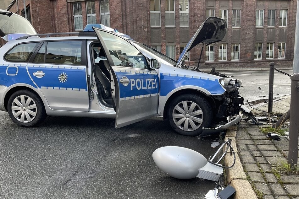 Unfall in Görlitz: Polizeiauto knallt mit Renault zusammen