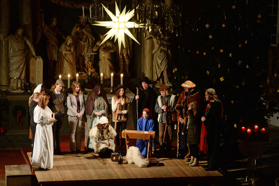 Einige Gemeinden haben schon entschieden, ihre Weihnachtsgottesdienste mit Krippenspielen nur im Internet zu übertragen. (Symbolbild)
