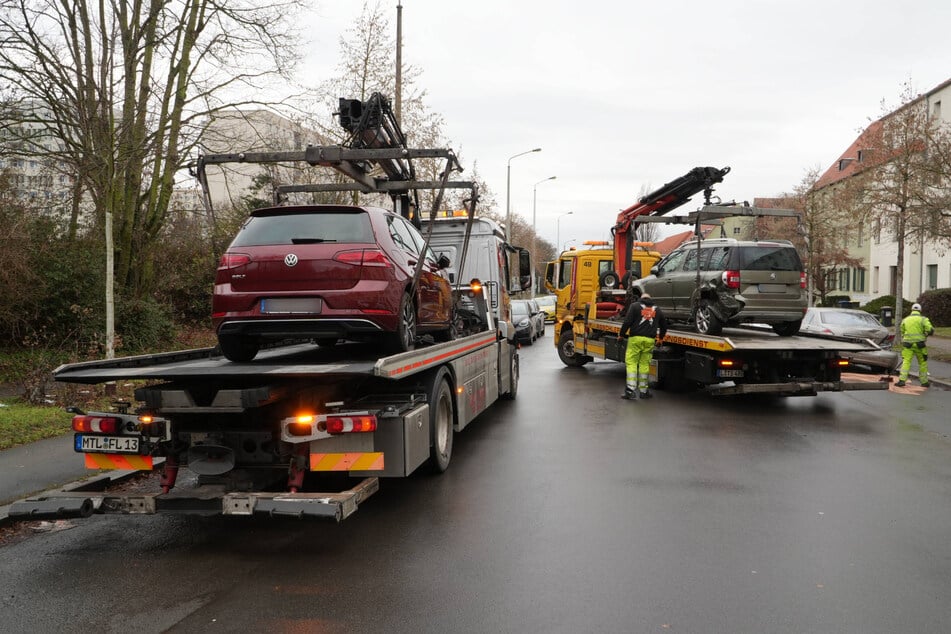 Alle drei Autos mussten abgeschleppt werden.