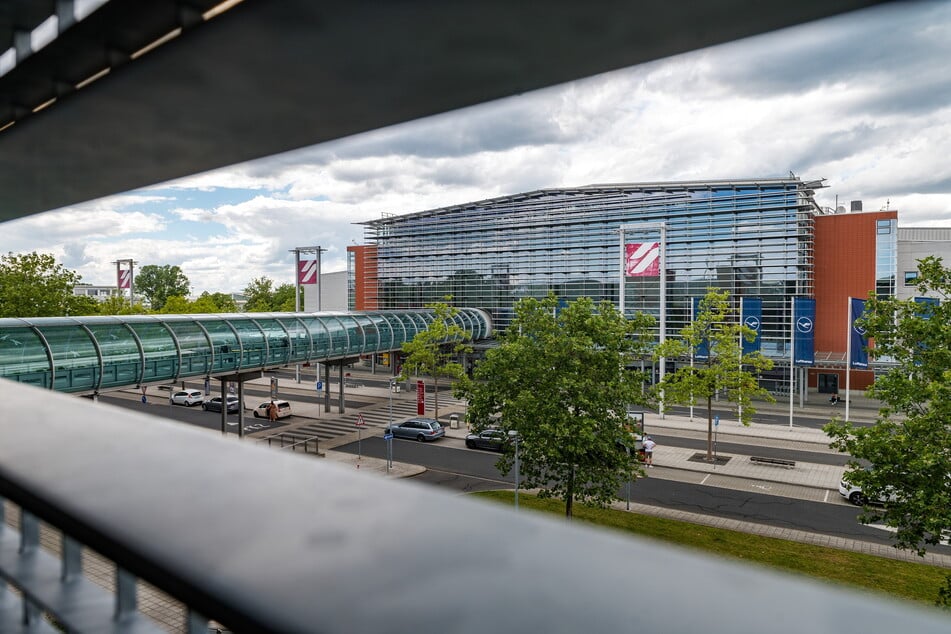 Einige Flughafen-Beschäftigte in Dresden kritisieren das Vorgehen der Chef-Etage.