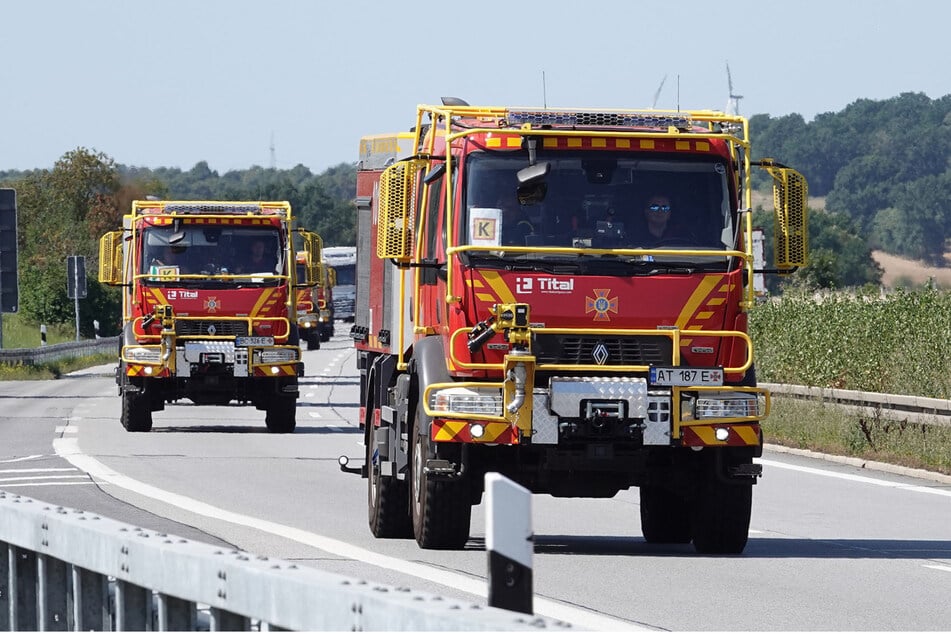 Die ukrainische Feuerwehr setzt bei der Wahl ihrer Einsatzfahrzeuge offenbar auf den französischen Hersteller "Renault". Zum Vergleich: Die Dresdner Feuerwehr fährt "MAN".