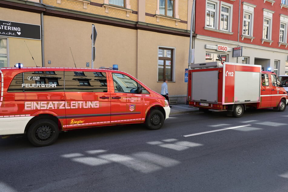 Polizei, Feuerwehr und Gefahrgutzug waren am Wettiner Platz vor Ort.