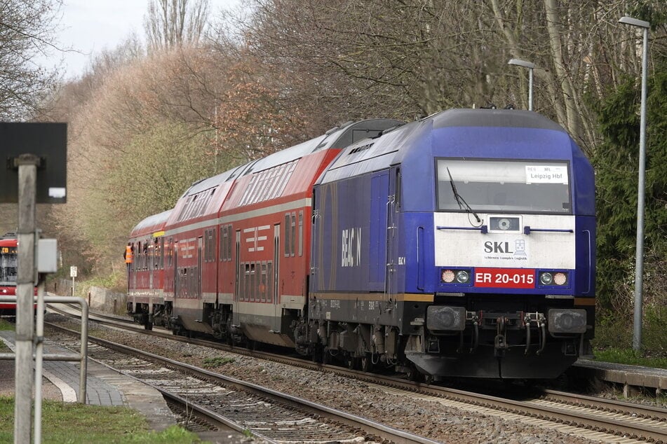 Die Bahnstrecke Chemnitz-Leipzig ist seit Sonntagvormittag gesperrt.