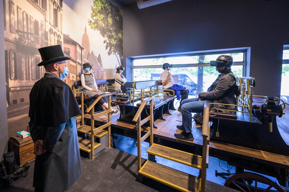 So wie hier am Standort Frankfurt können Besucher via VR-Brille auf Zeitreise gehen.