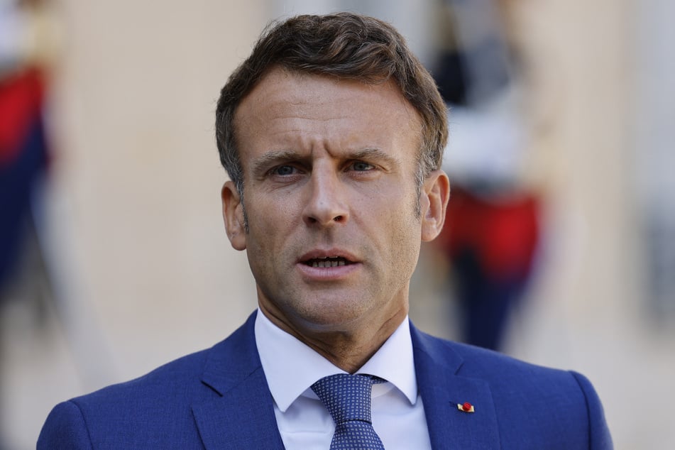Frankreichs Präsident Emmanuel Macron (44) hat die Europäer zur Einigkeit aufgerufen, gleichzeitig betonte er, dass man mit Wladimir Putin (69) weiter reden sollte.